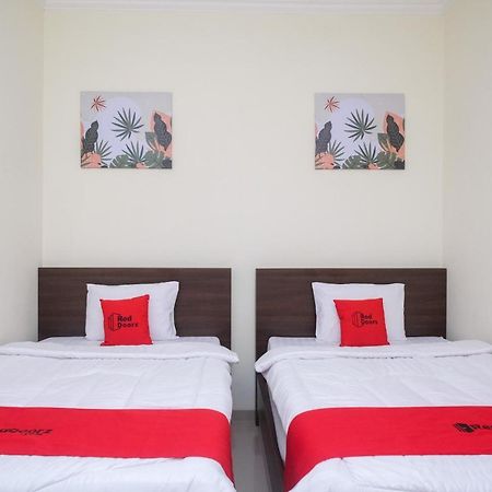 Reddoorz Near Kawasan Bandara Ahmad Yani Semarang 2 Hotel Ngoại thất bức ảnh