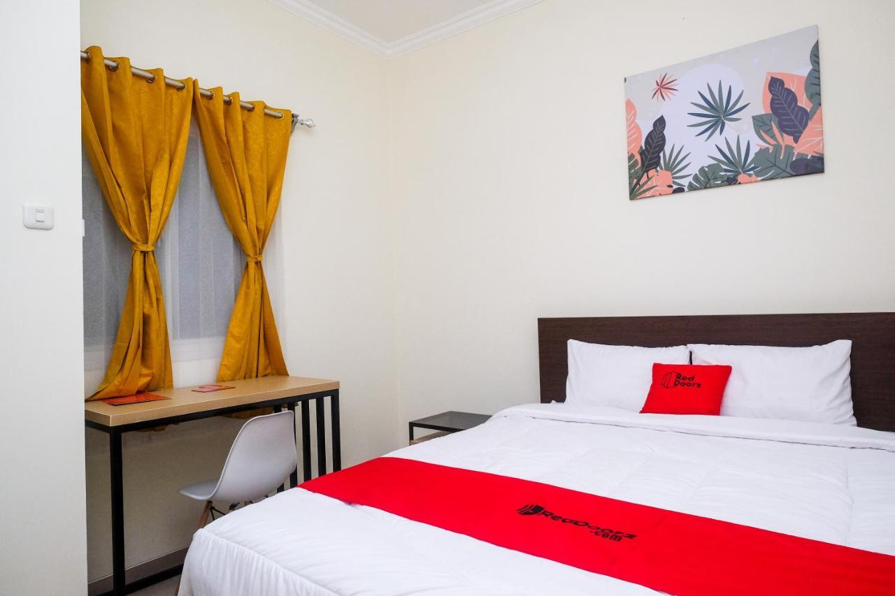 Reddoorz Near Kawasan Bandara Ahmad Yani Semarang 2 Hotel Ngoại thất bức ảnh