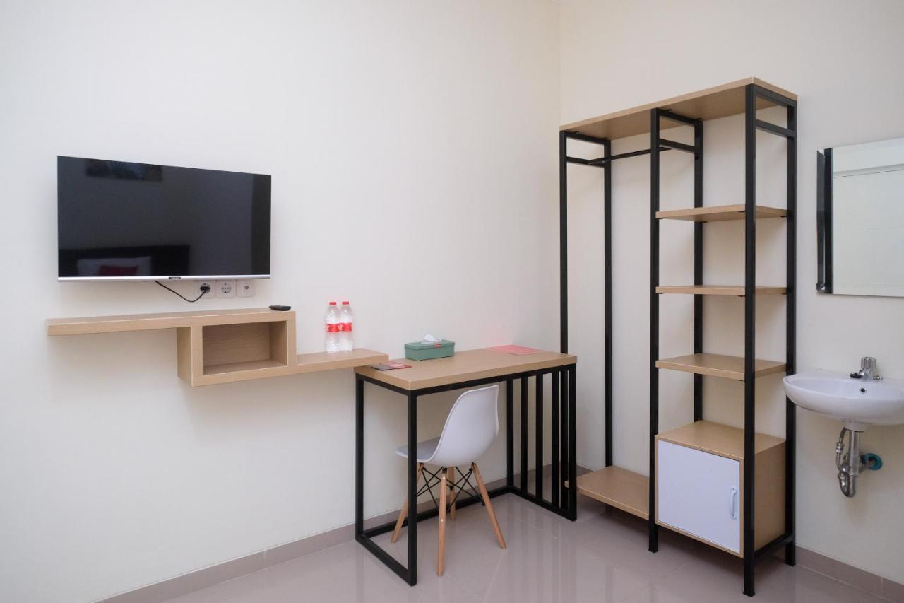 Reddoorz Near Kawasan Bandara Ahmad Yani Semarang 2 Hotel Ngoại thất bức ảnh