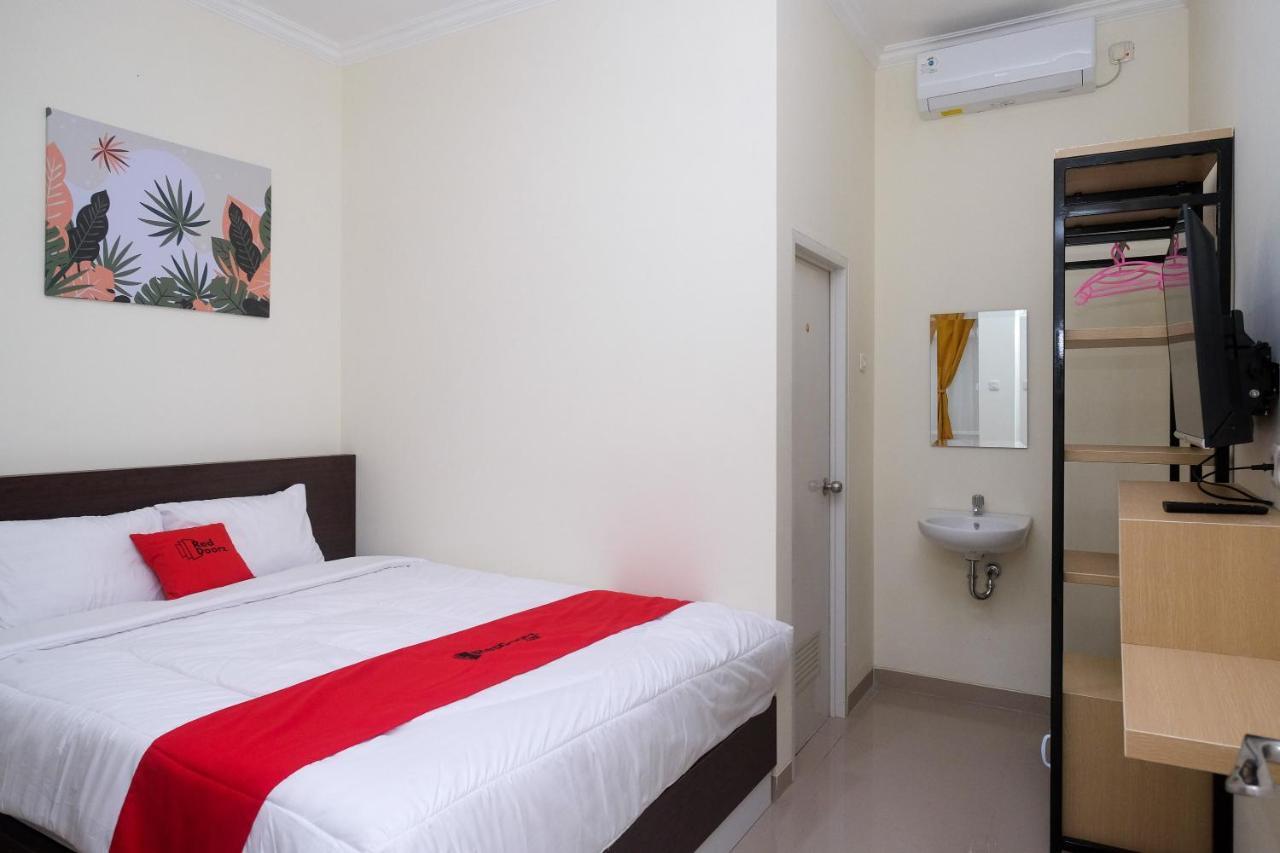 Reddoorz Near Kawasan Bandara Ahmad Yani Semarang 2 Hotel Ngoại thất bức ảnh