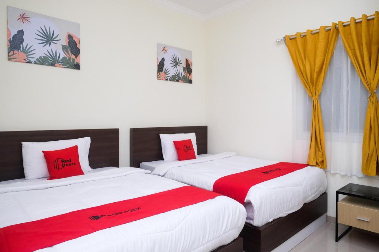 Reddoorz Near Kawasan Bandara Ahmad Yani Semarang 2 Hotel Ngoại thất bức ảnh
