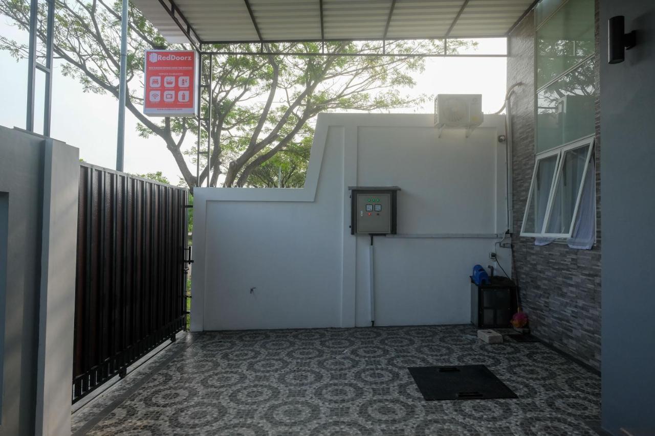 Reddoorz Near Kawasan Bandara Ahmad Yani Semarang 2 Hotel Ngoại thất bức ảnh