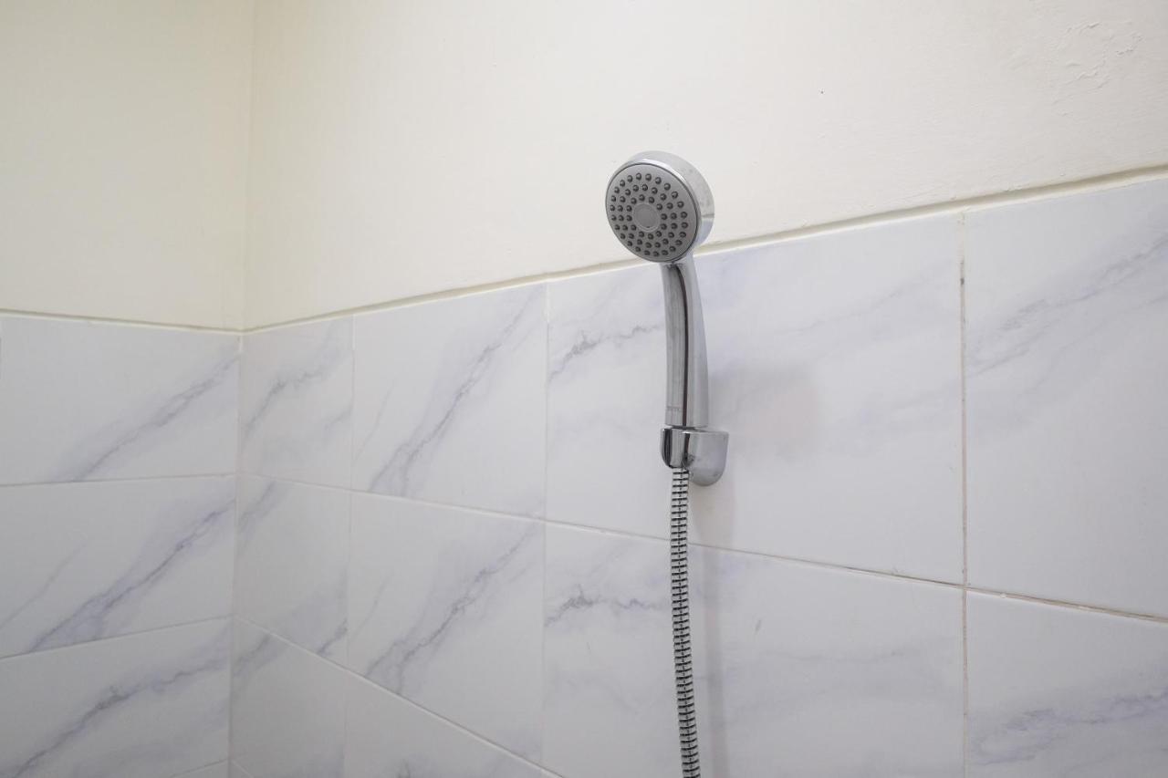 Reddoorz Near Kawasan Bandara Ahmad Yani Semarang 2 Hotel Ngoại thất bức ảnh